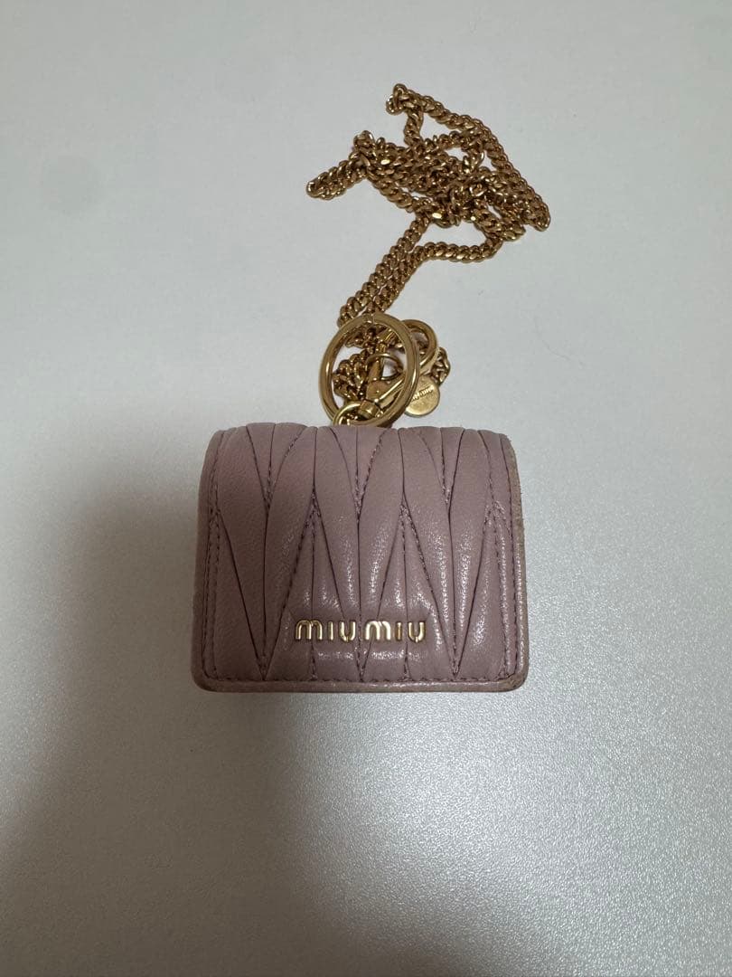 MIU MIU ピンク レザー キーチェーン AirPods proケース