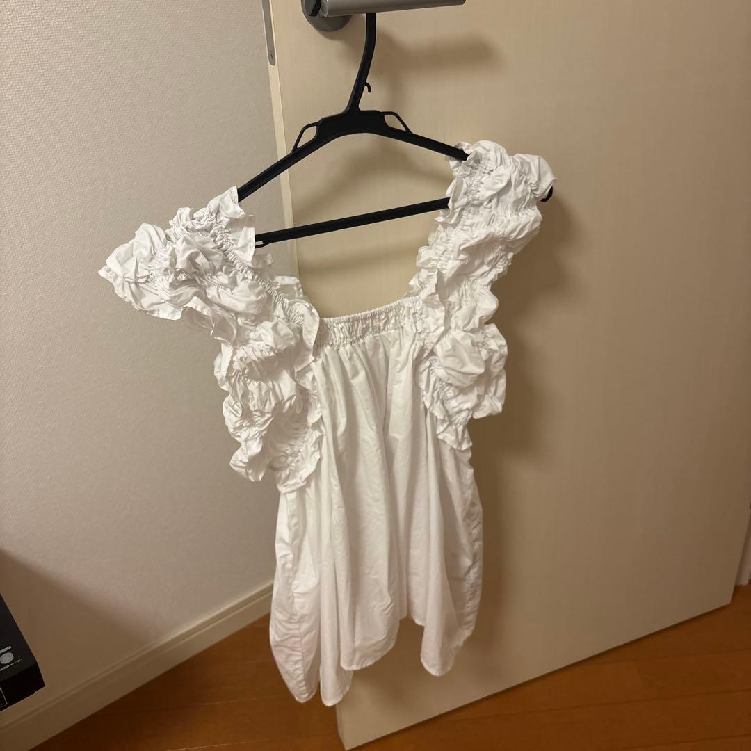 ホワイト フリル トップス