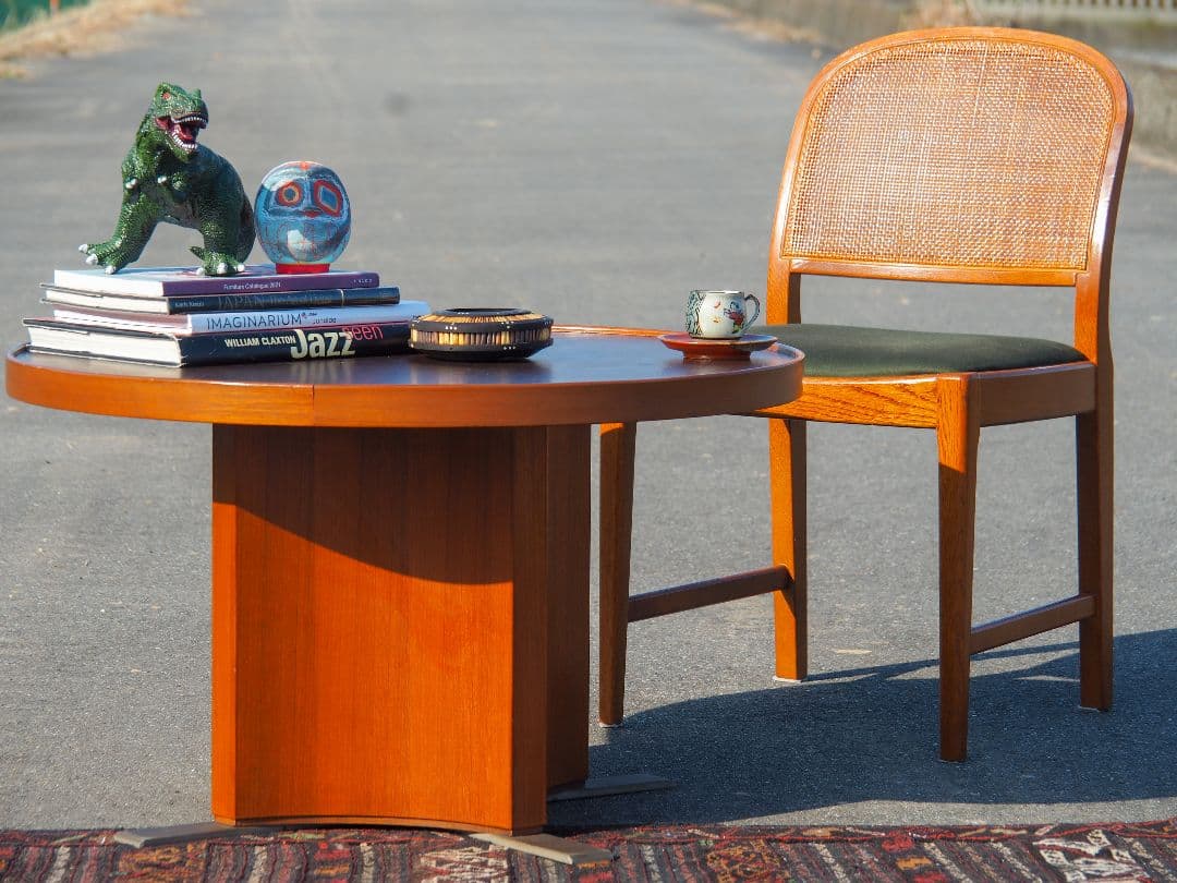 アイアンレッグラウンドハイテーブル