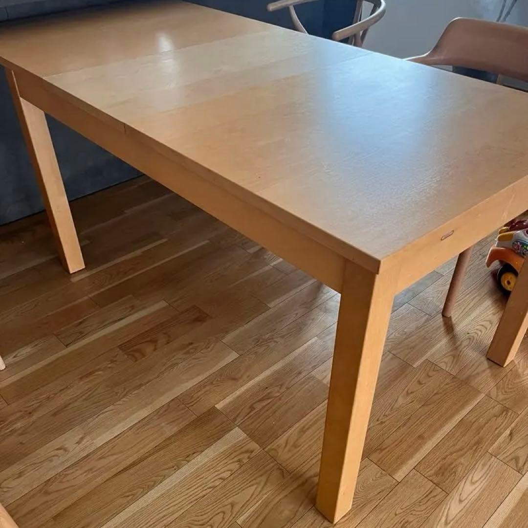 IKEA ビュースタ　BJURSTA 伸長式ダイニングテーブル
