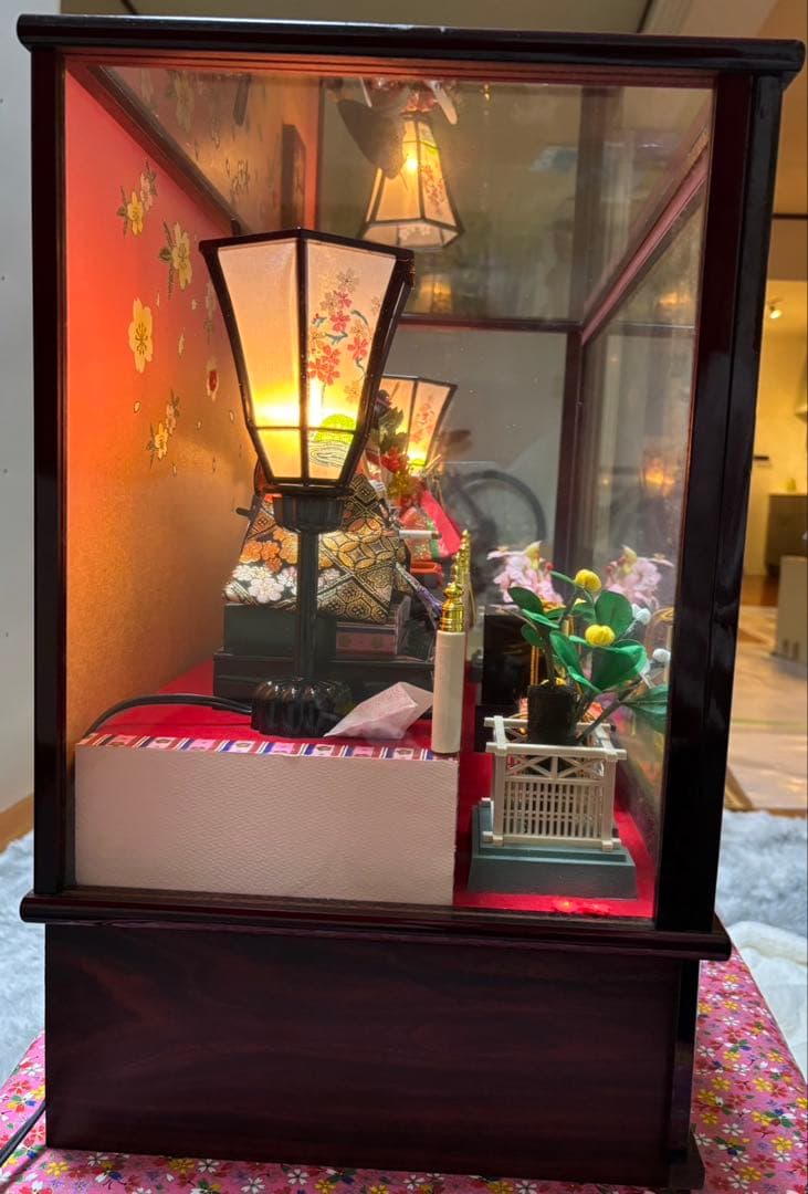 雛人形　極上本頭　高級西陣織仕立て　ガラスケース　オルゴール付き