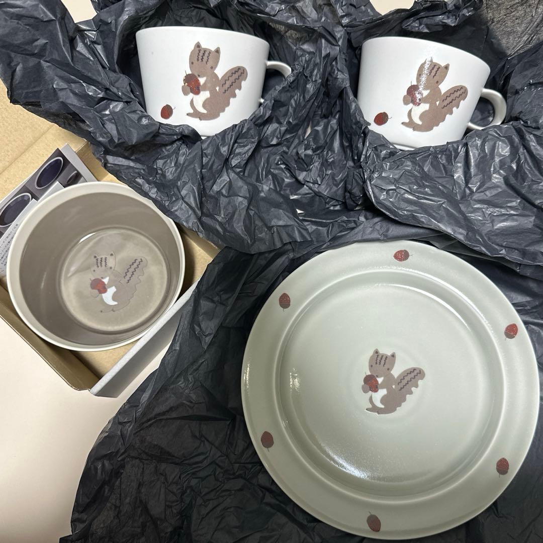 【新品未使用】ファミリア　イイホシユミコ　familiar お皿　プレート