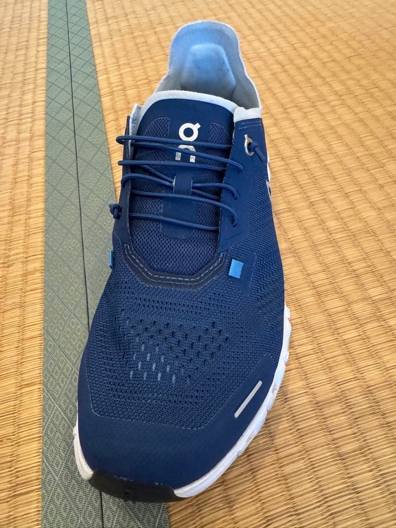 On CLOUDCOAST ネイビー メッシュスニーカー