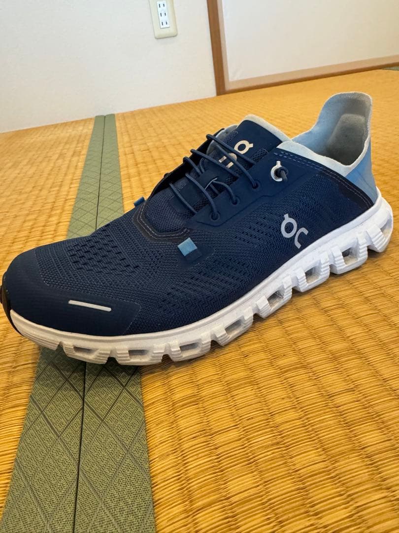 On CLOUDCOAST ネイビー メッシュスニーカー