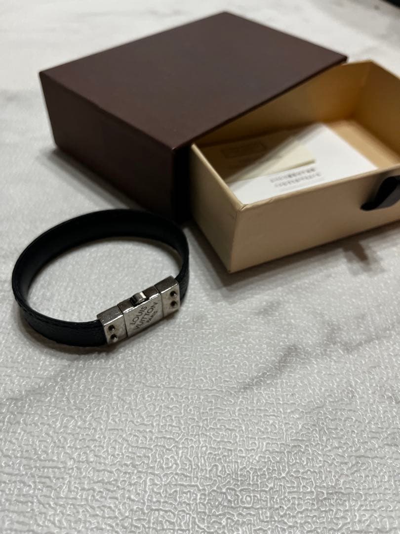 ハルズホーム　Louis Vuitton ブラックレザーバングル