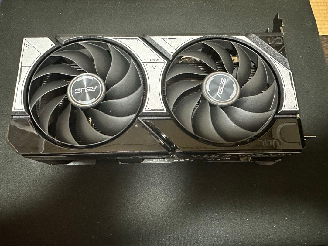 美品ASUS Dual GeForce RTX 5060Ti 8GB