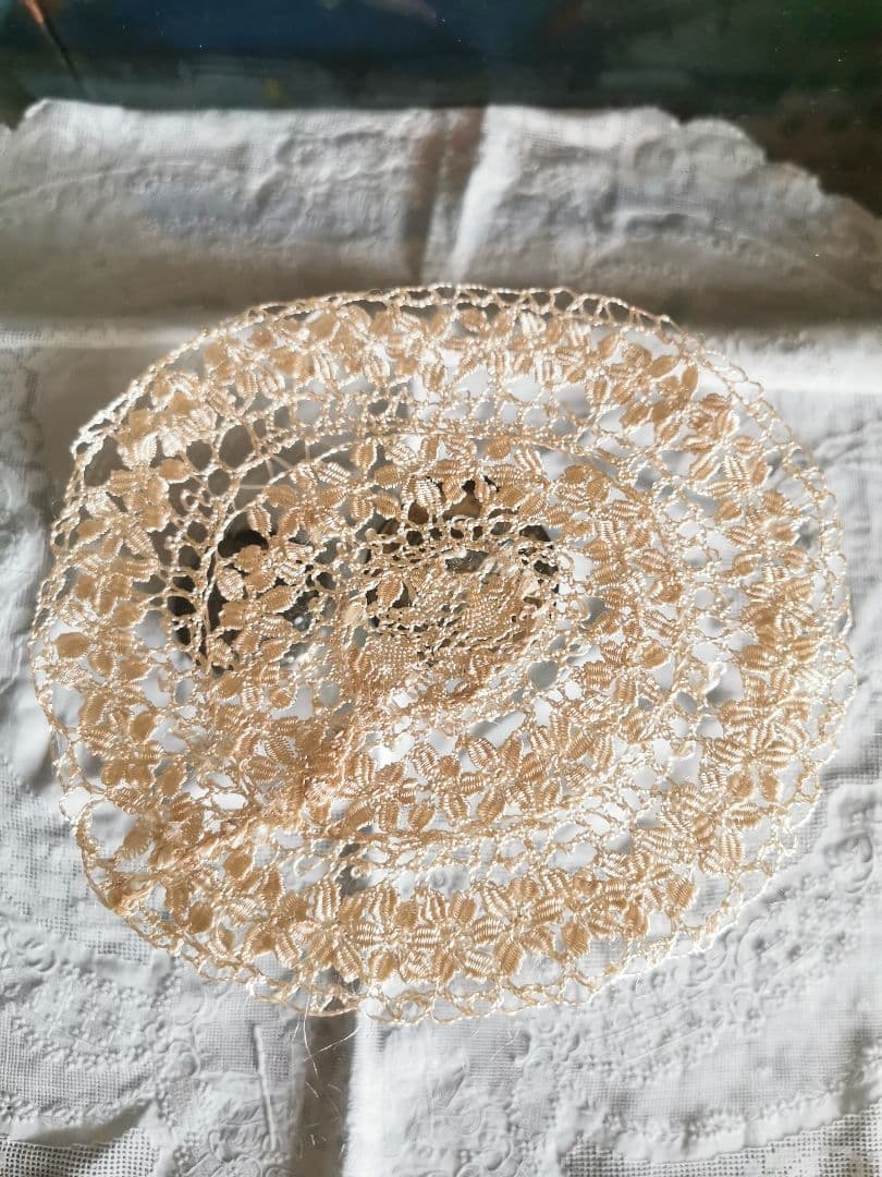 アンティークイタリア マルチーズレース 黄金色の絹糸ボビン編 ≒19㎝ドイリーδ