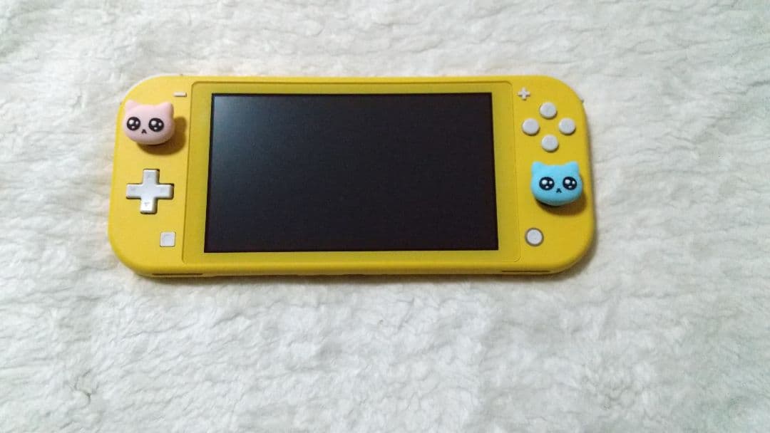 新品同様 NintendoSwitch Liteイエロー未使用に近いぴえんネコ