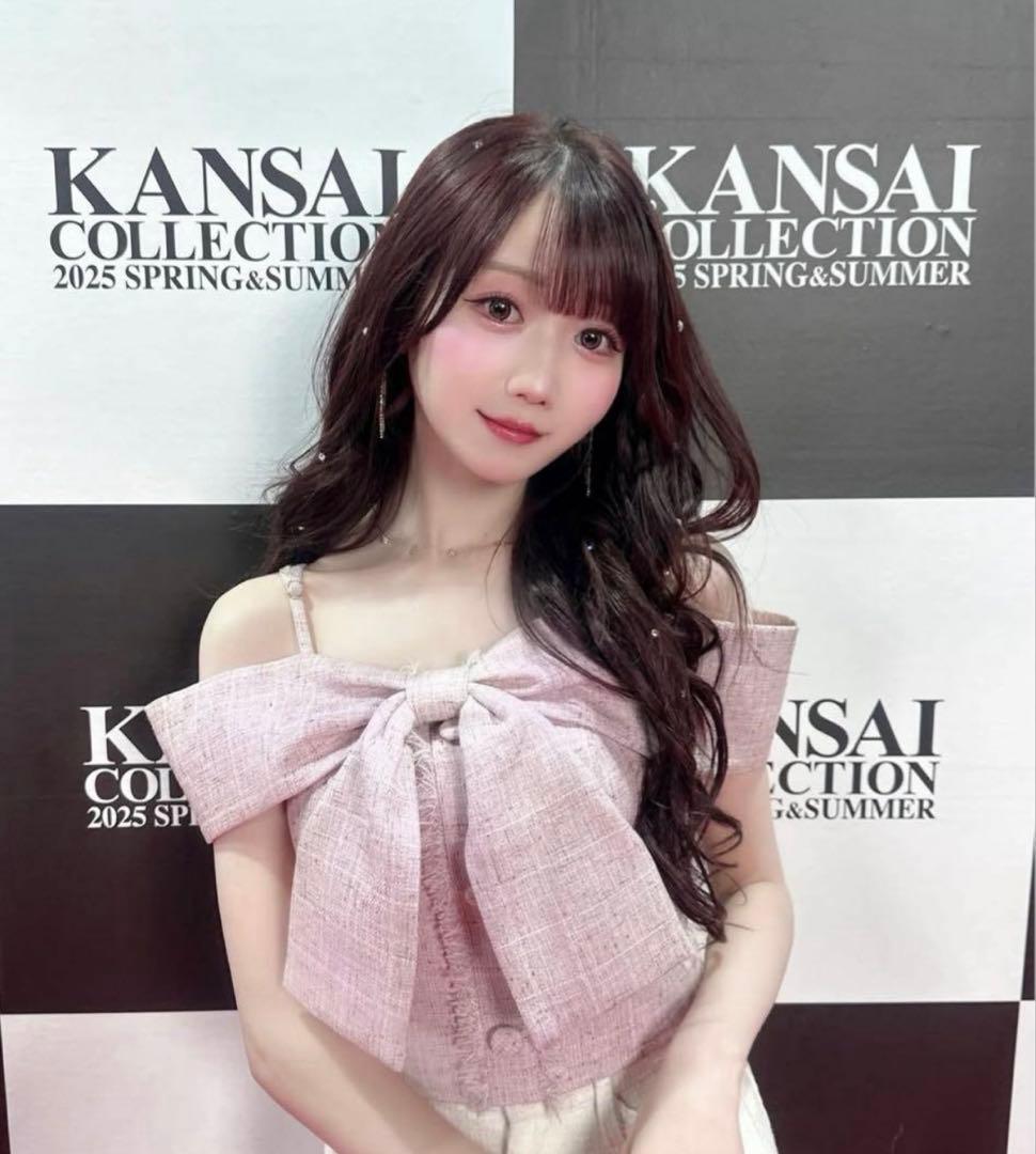 大谷映美里着用 LIP SERVICE ツイードリボンオフショルトップス