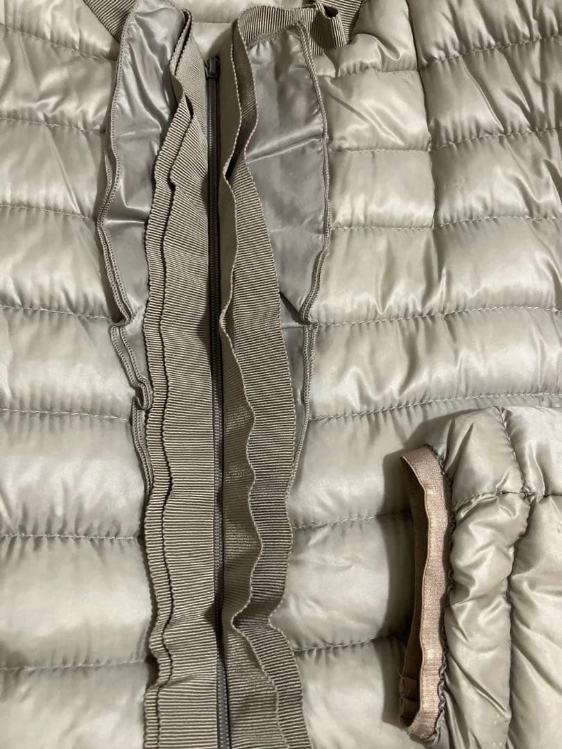 Moncler モンクレール　リボンフリルノーカラーライトダウンジャケット