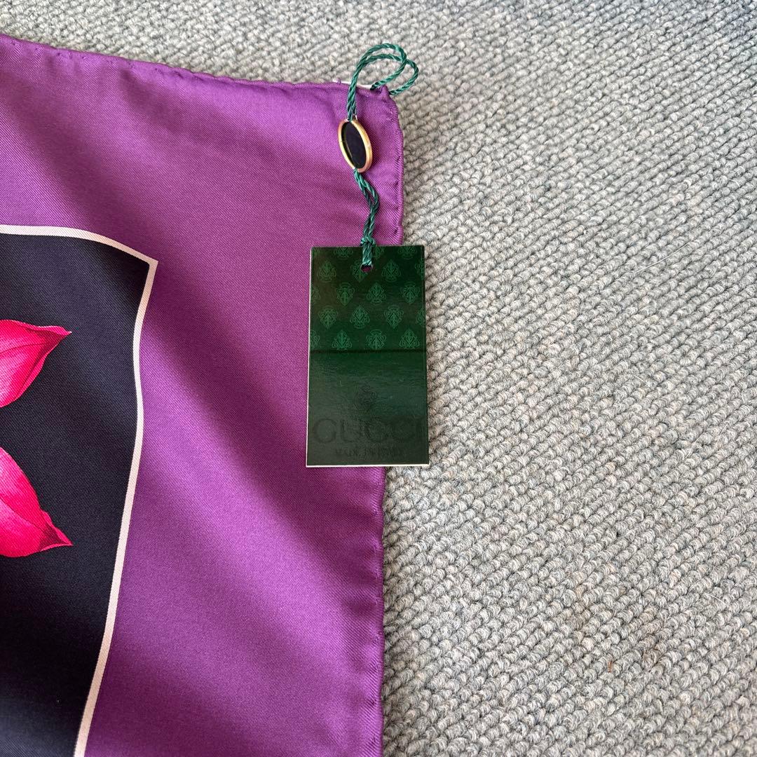 シカです！ オールドGUCCI 大判シルクスカーフ《T tulipani》