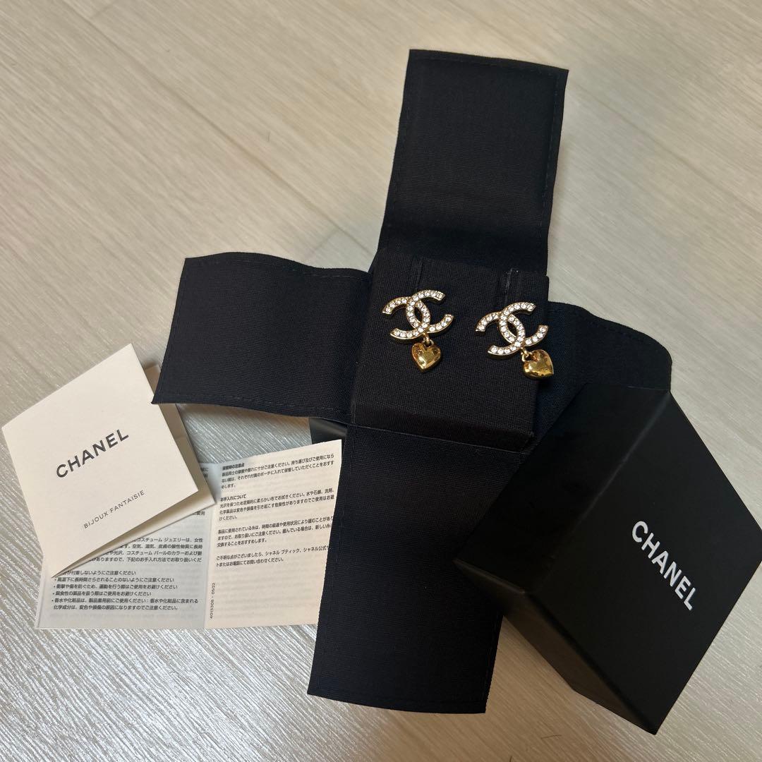 ア*ラ様 CHANEL CCロゴ ハート ピアス