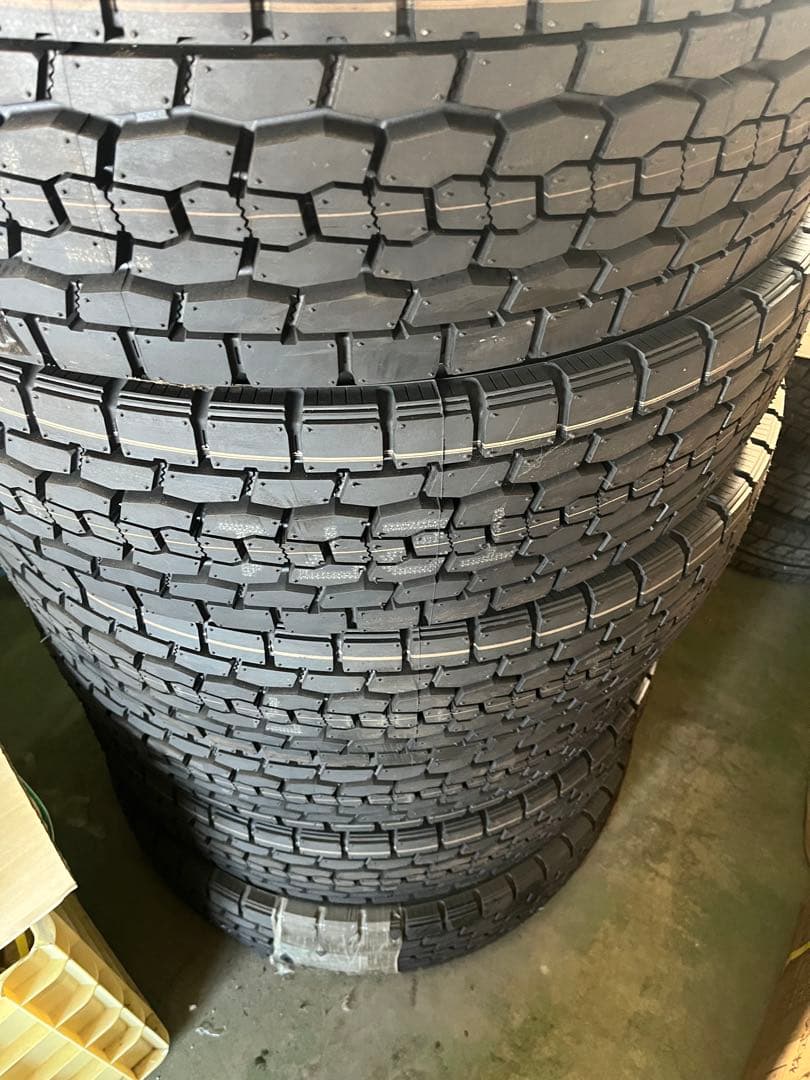 225/80R17.5 M646 新品2022年ミックス　スポンジボブ ⑥