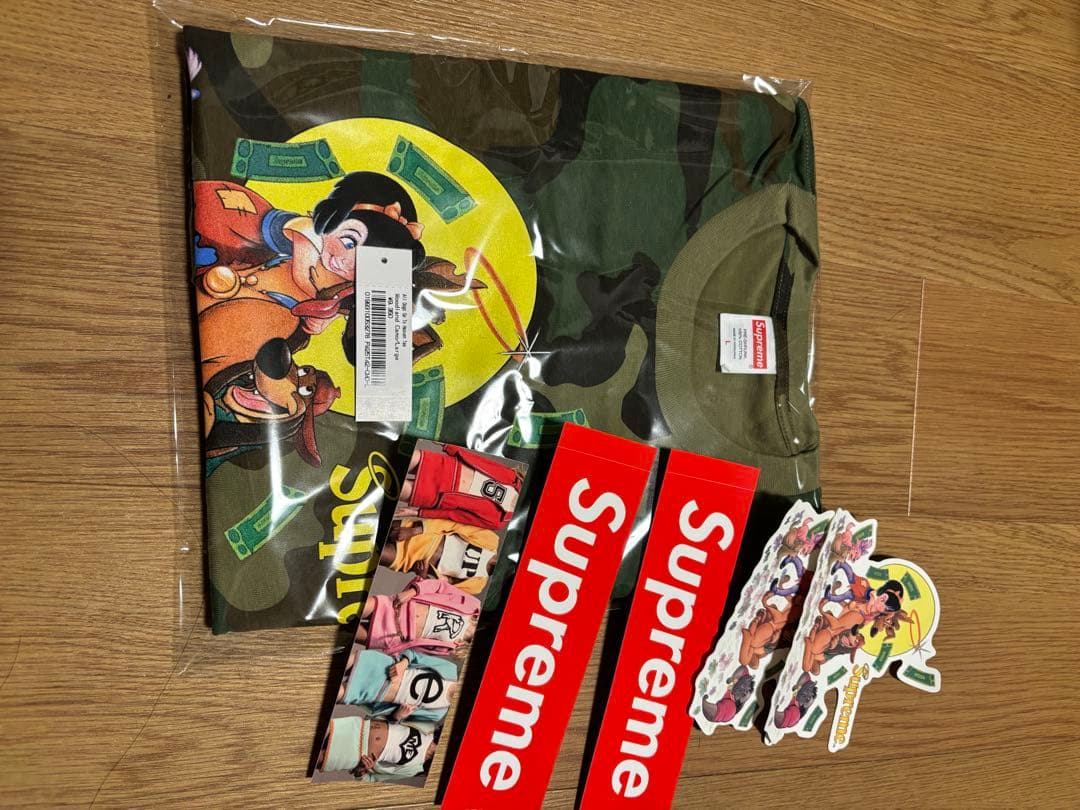 Supreme All Dogs Go To Heaven Teeステッカー付き