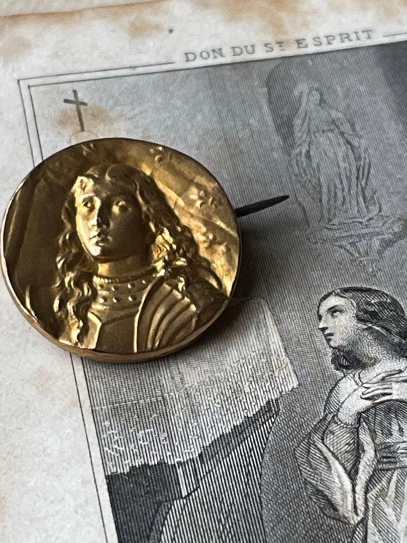 ジャンヌダルクのブローチ　フランスアンティーク　ゴールドプレートフィックス未使用