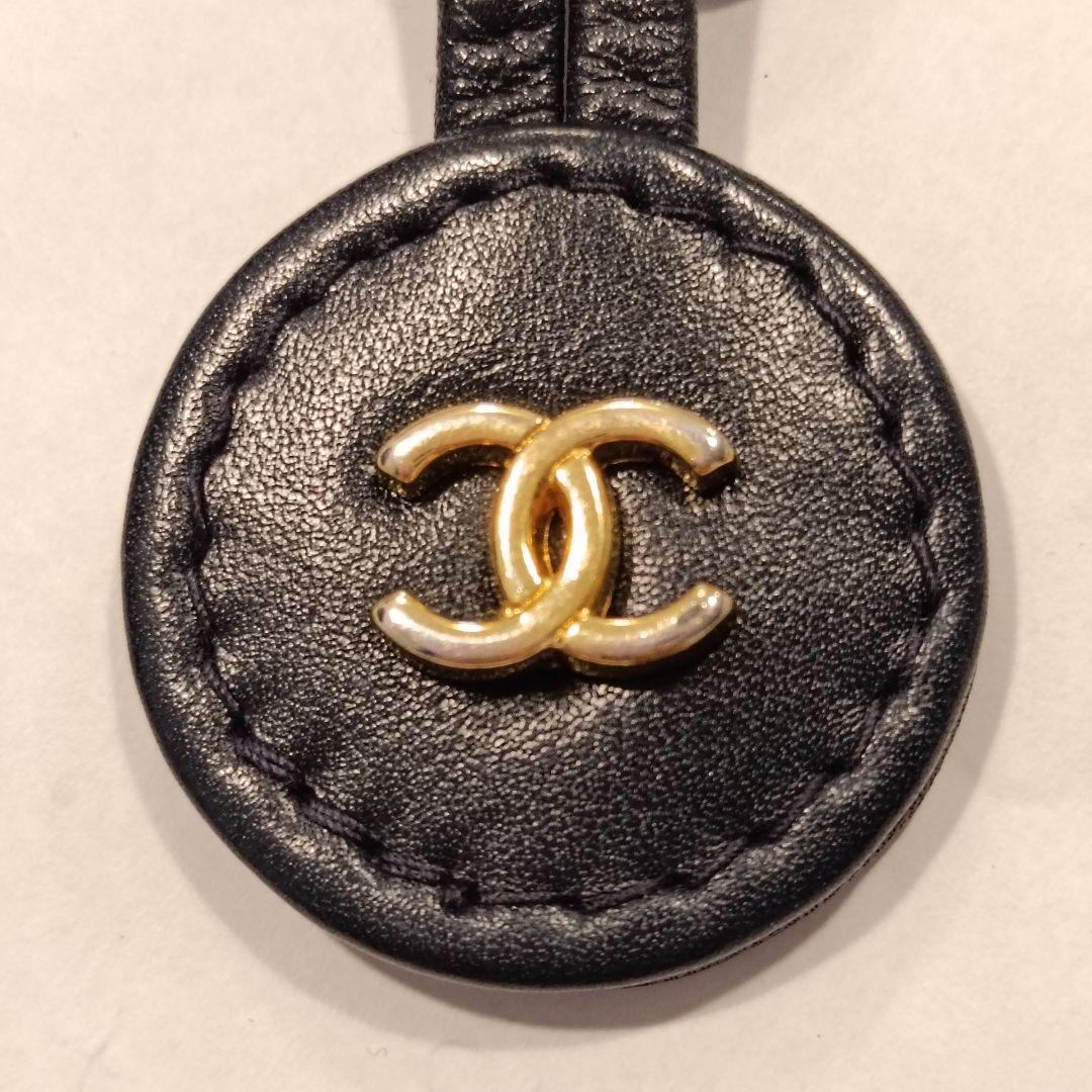 シャネル　バッグチャーム　レザー　裏刻印なし