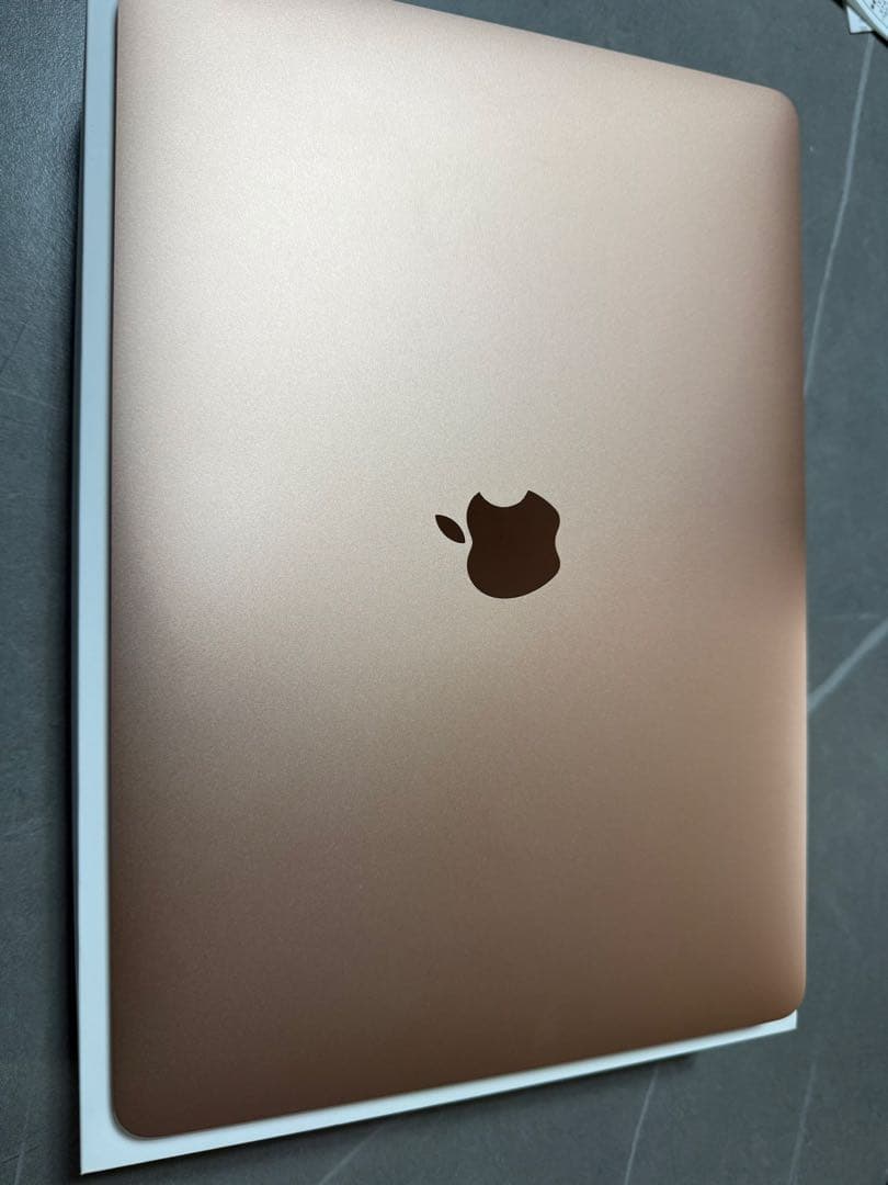 箱付美品！　MacBook Air 13.3インチ 2020 256GBゴールド