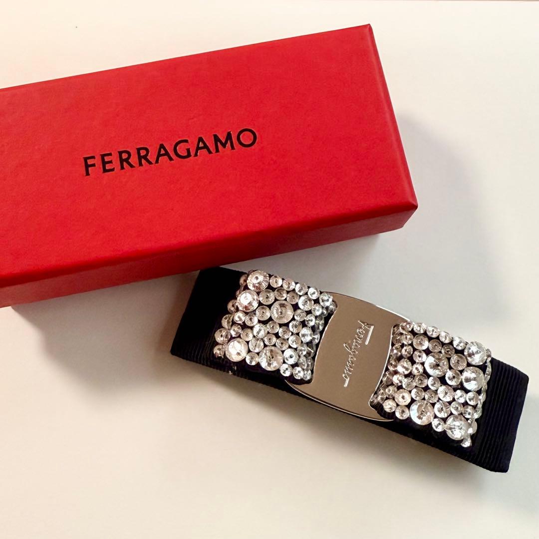 最終値下【美品】サルヴァトーレフェラガモ ヴァラ ビジューバレッタ 黒×シルバー