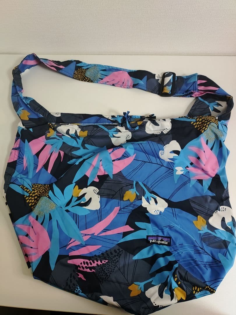 patagonia パッカブル ショルダーバッグ 直営店限定　パタゴニア　好配色