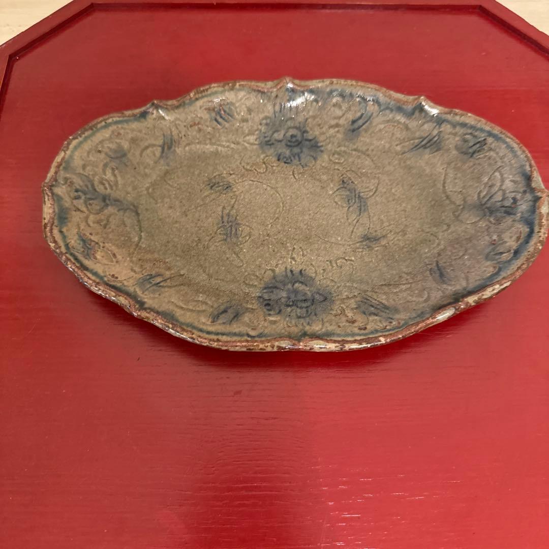 イムサエムさんのお皿 花模様の陶器製楕円皿 約30cm x 20cm