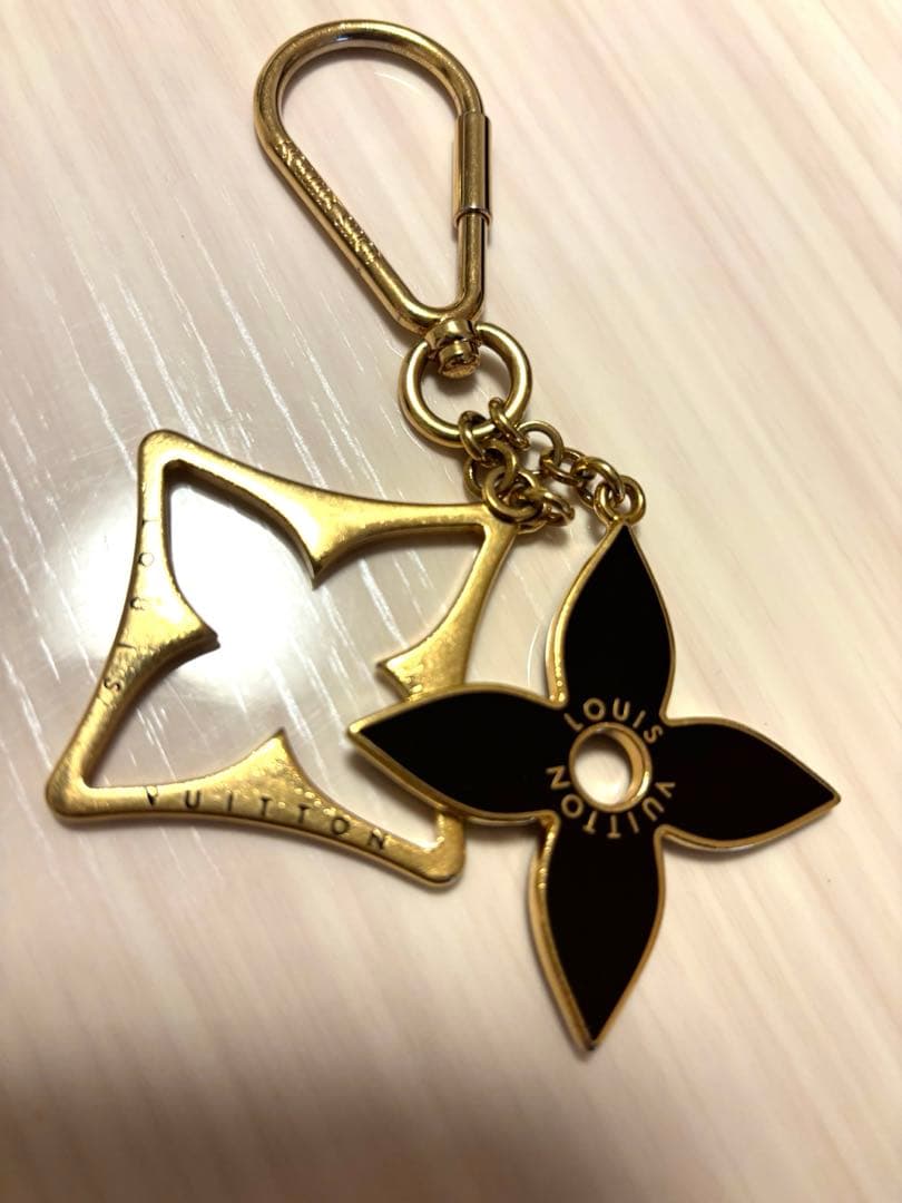 Louis Vuitton キーホルダー フラワーモチーフ