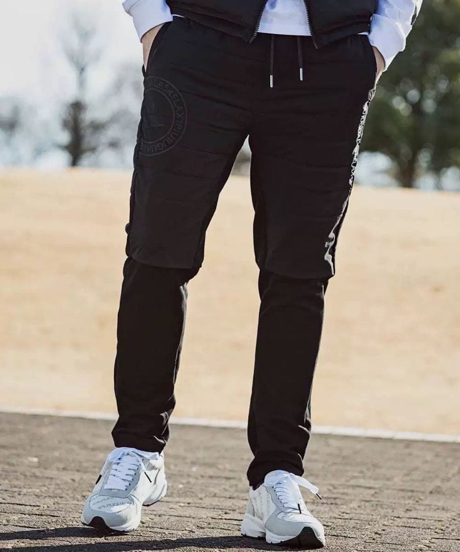 1PIU1UGUALE3 ウノピゥウノウグァーレトレ サークルロゴ　M