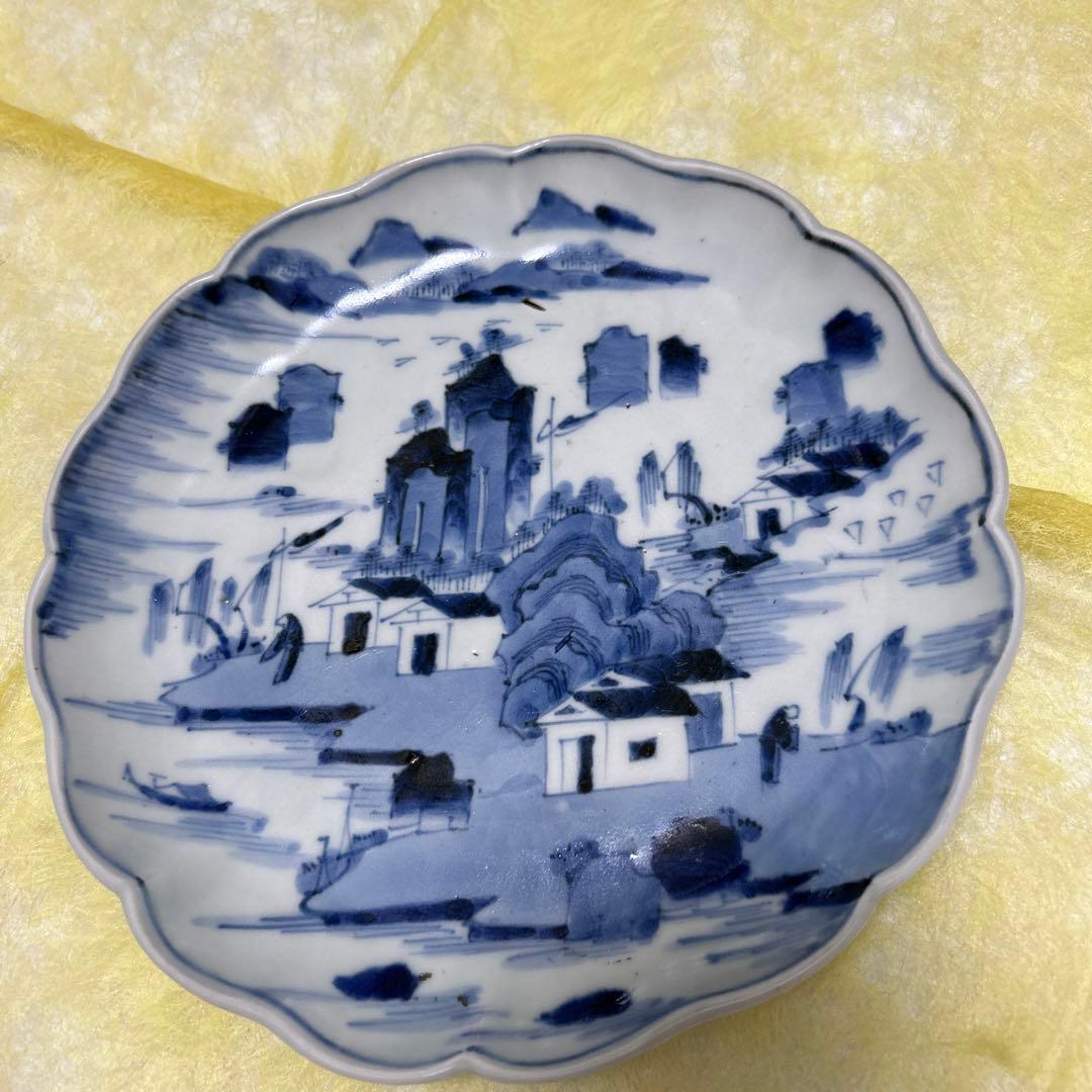 青と白の風景画 波型皿