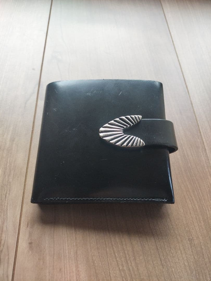 TOGA　PULLAブラックレザー二つ折り財布