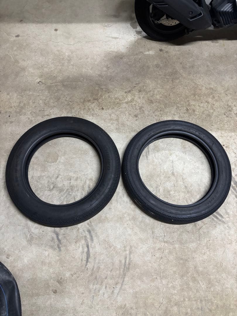 ヴィンテージタイヤ　18インチ　バリ溝！