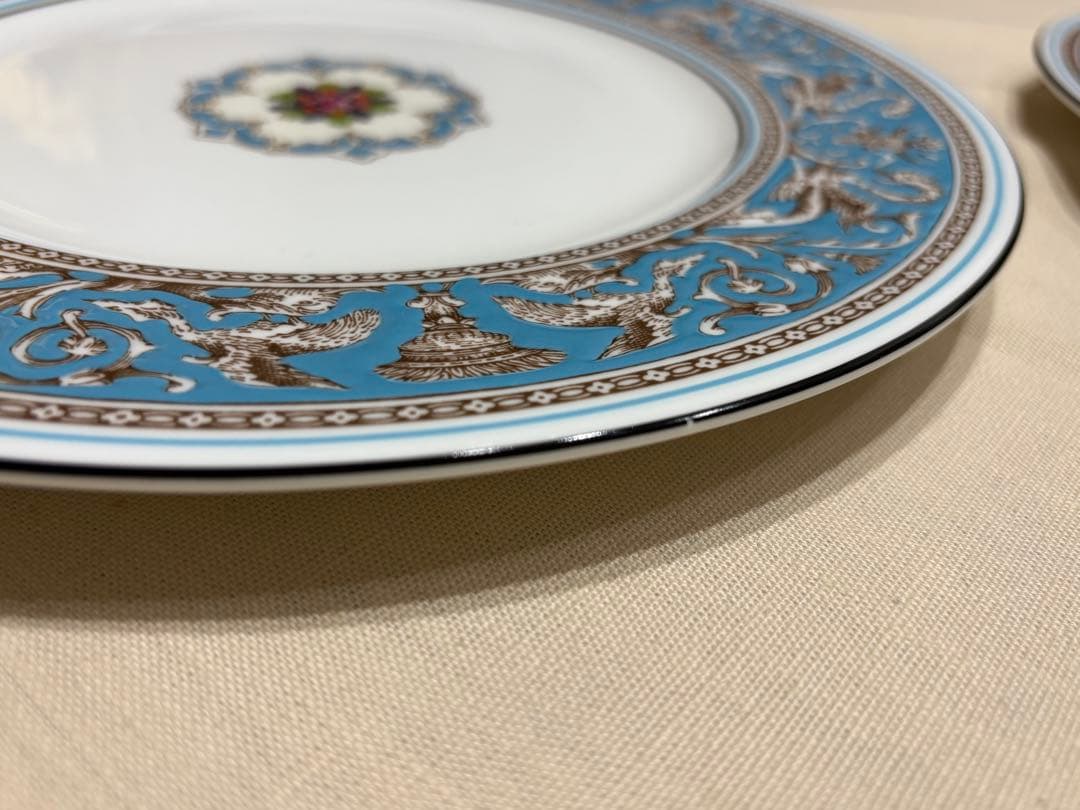 ウェッジウッド フロレンティーン ターコイズ ディナープレート 黒壺