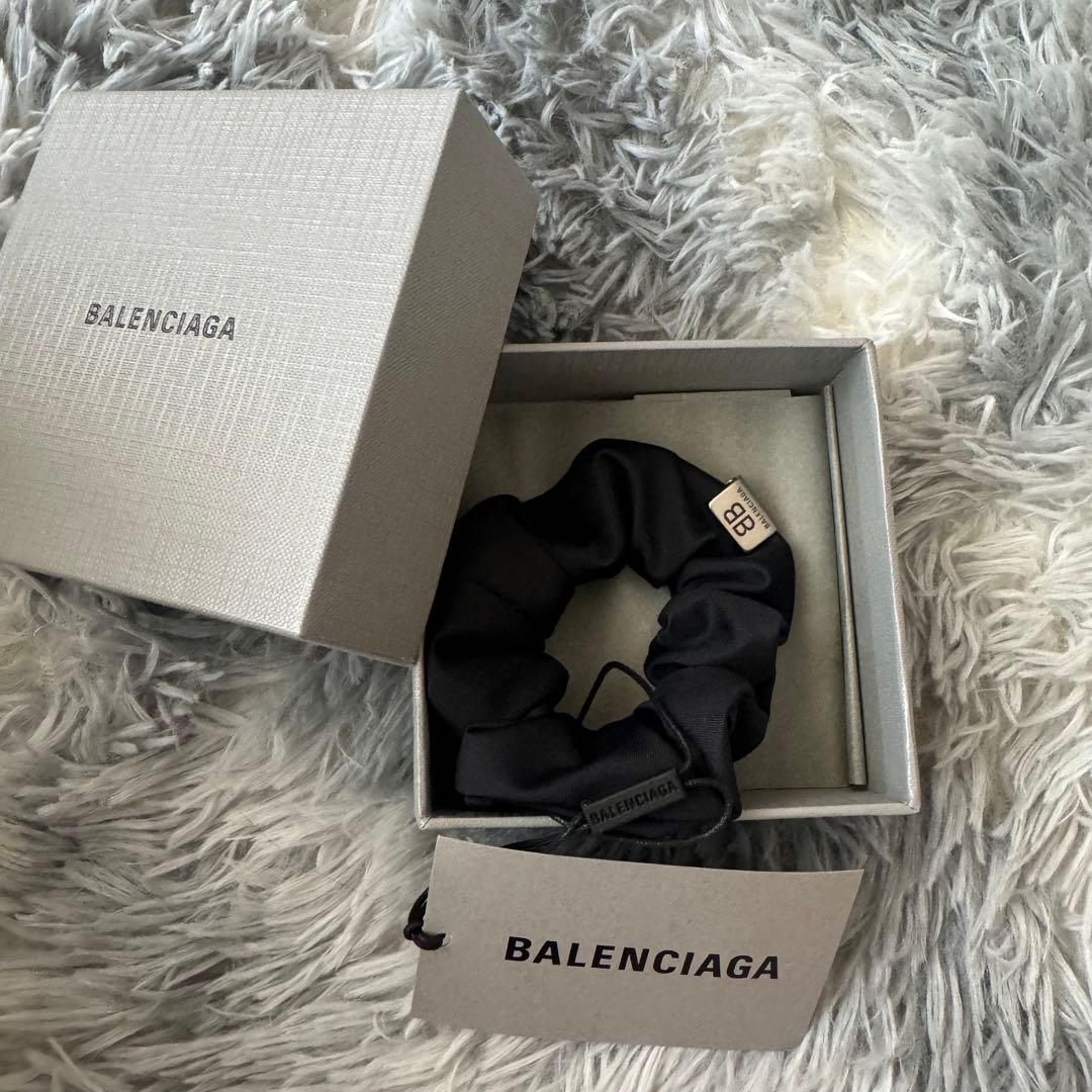 BALENCIAGA ブラック シュシュ