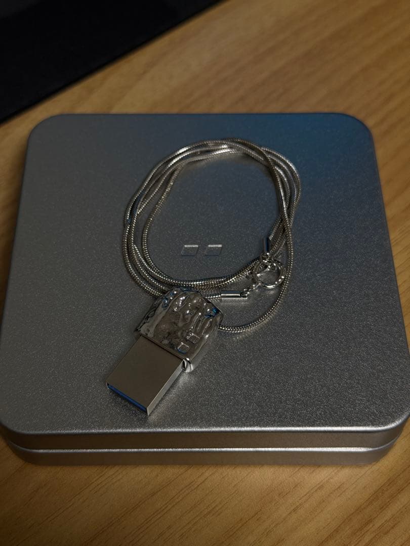 fred again usb002 ネックレス