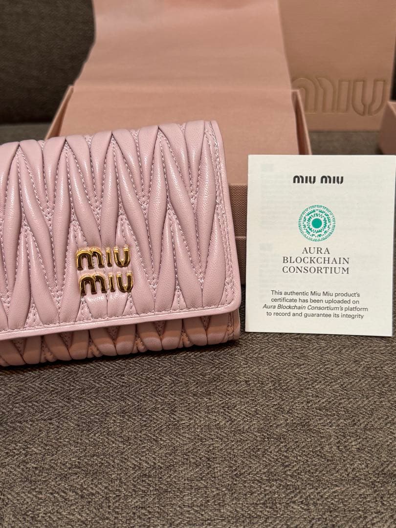 【新品未使用】miu miu マテラッセレザー 財布