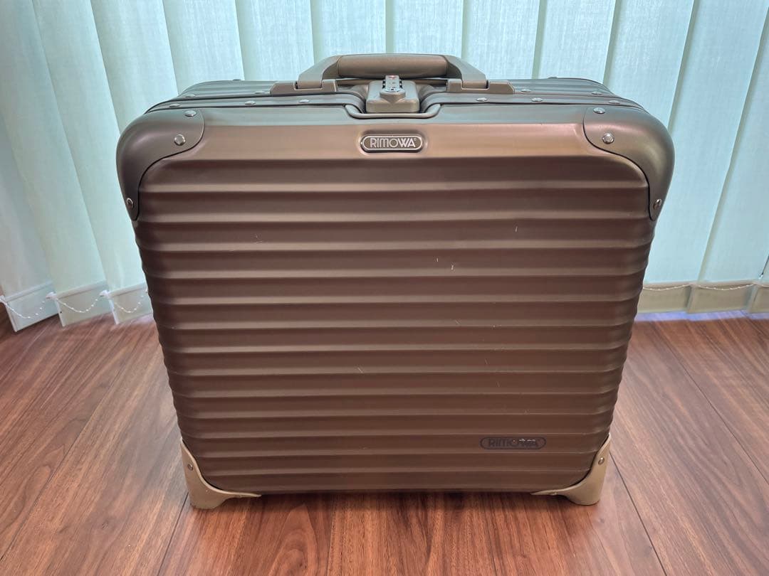 リモワ トパーズ チタニウム ビジネストロリー 28L 2輪