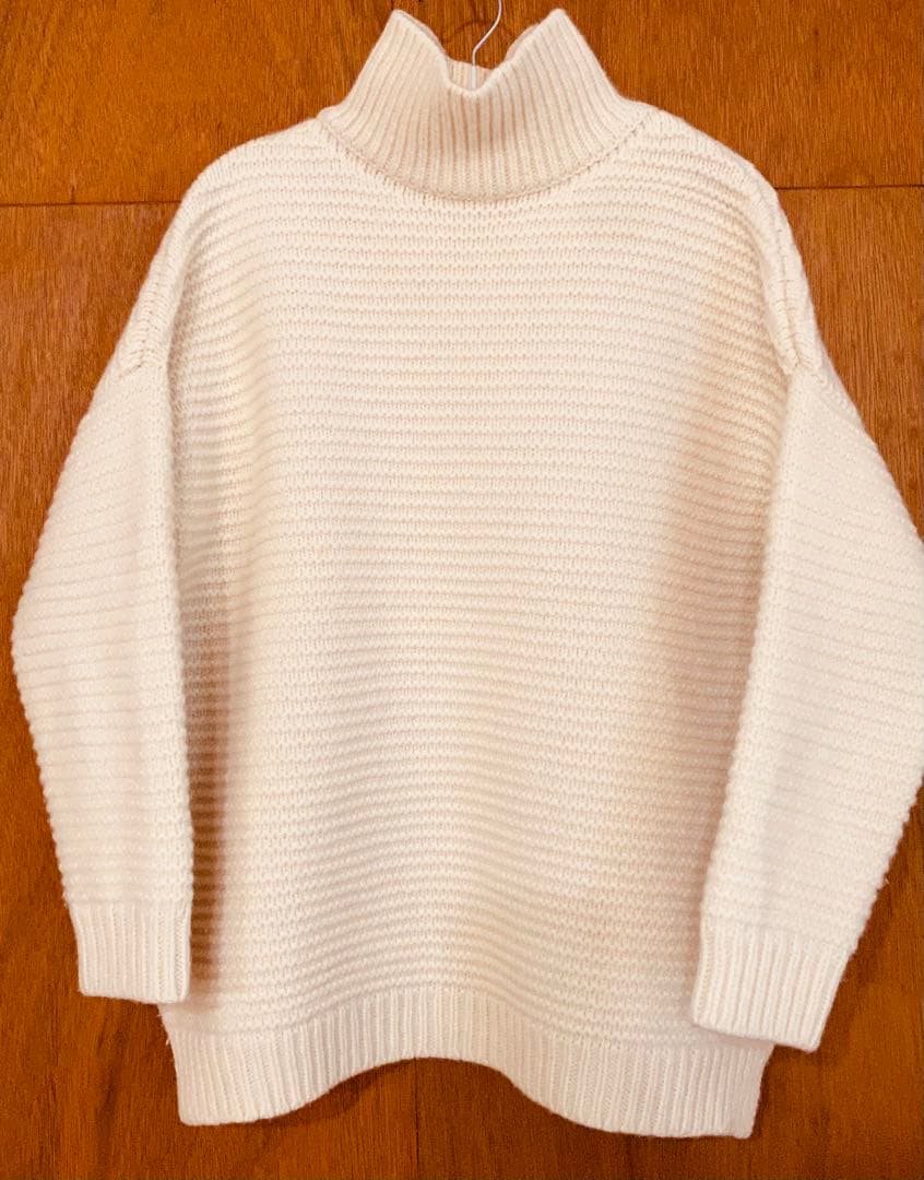 OUR 上質ウールのハイネックニット　オフホワイト