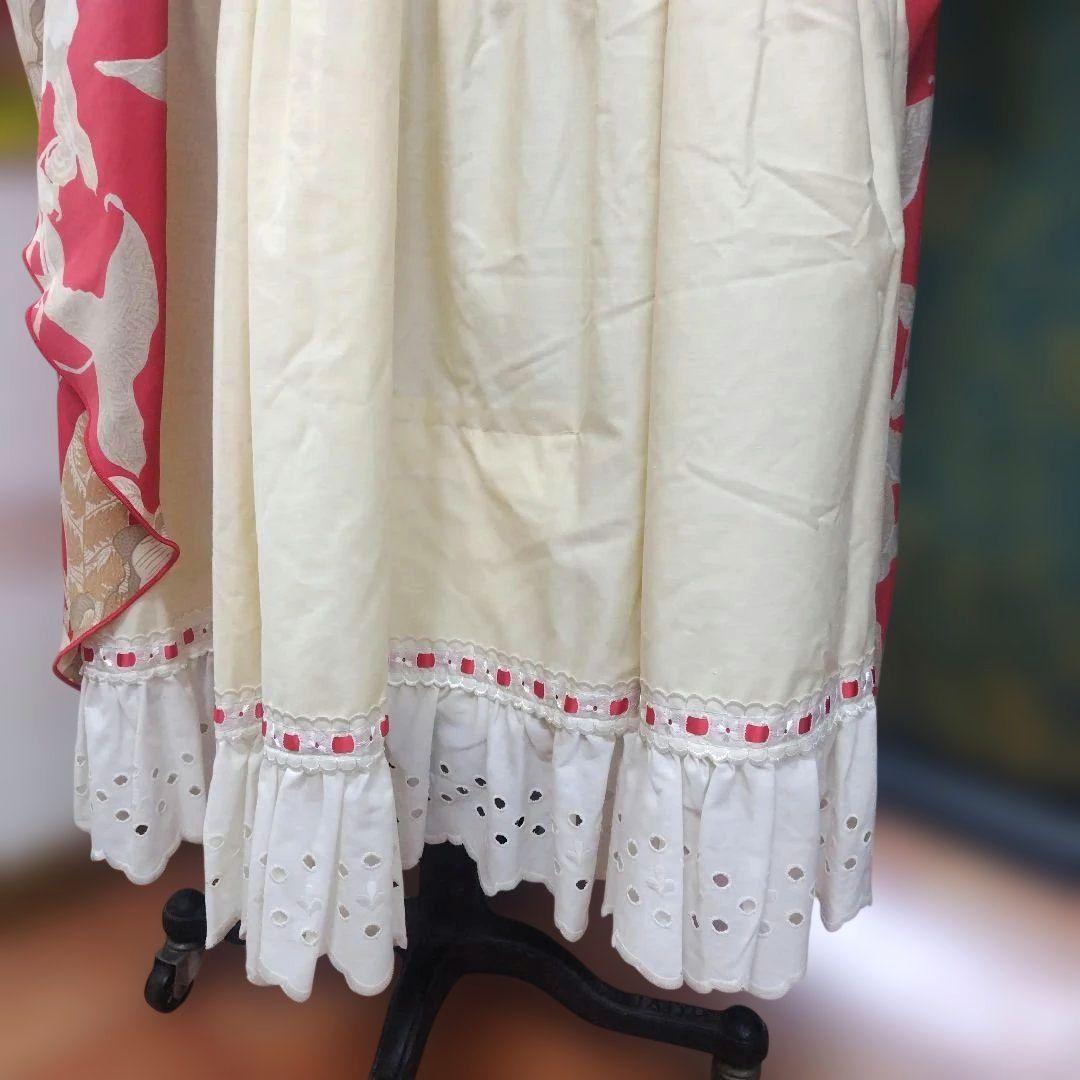 赤といぶし金の花柄ファルダ