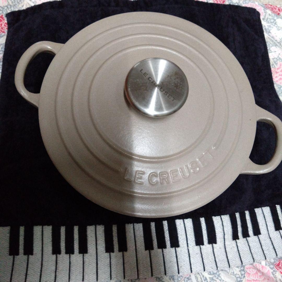 ル・クルーゼ　シグニチャー　ココットロンド　18　ナツメグ