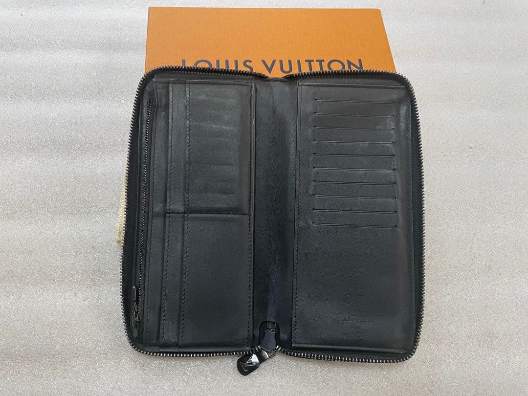 ナ*ン様 ルイヴィトン モノグラム シャドウ ジッピー ウォレット ヴェルティカ