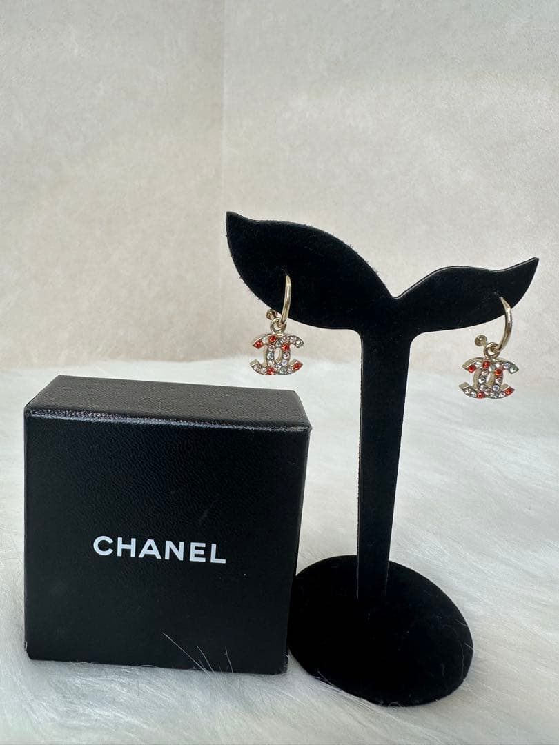 CHANEL ロゴストーン付きフープピアス