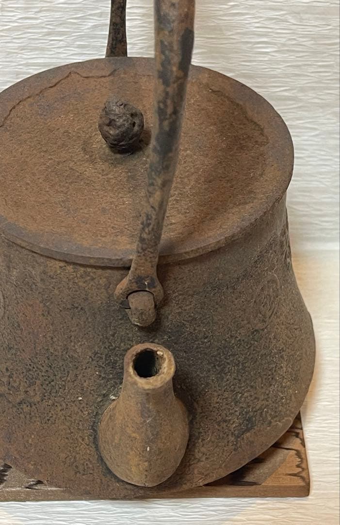 南部鉄器　鉄瓶　鉄製浮彫り鉄瓶　アンティーク　時代物122