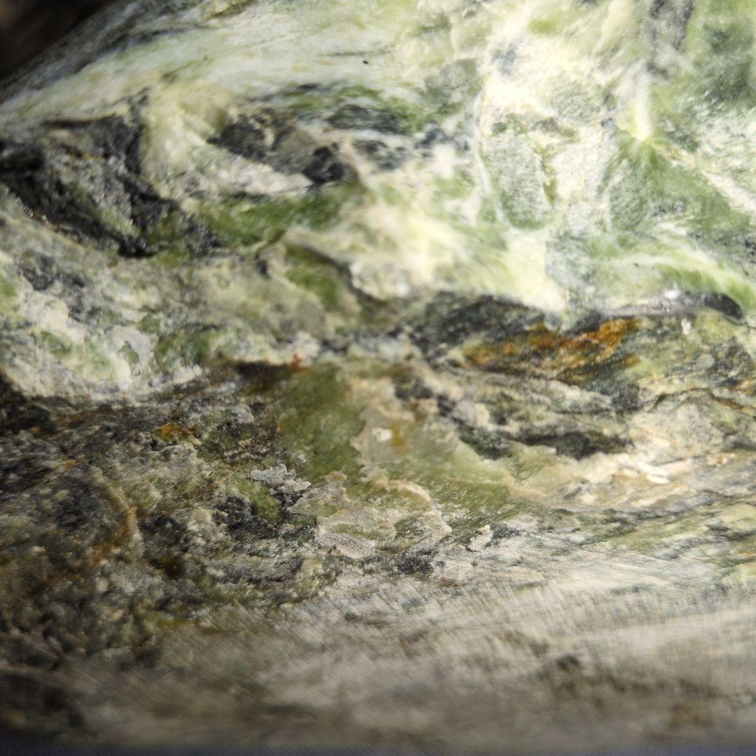 蛇紋石 特大 約25kg 磁力反応有 天然石 自然石 水石 木製専門台座付き