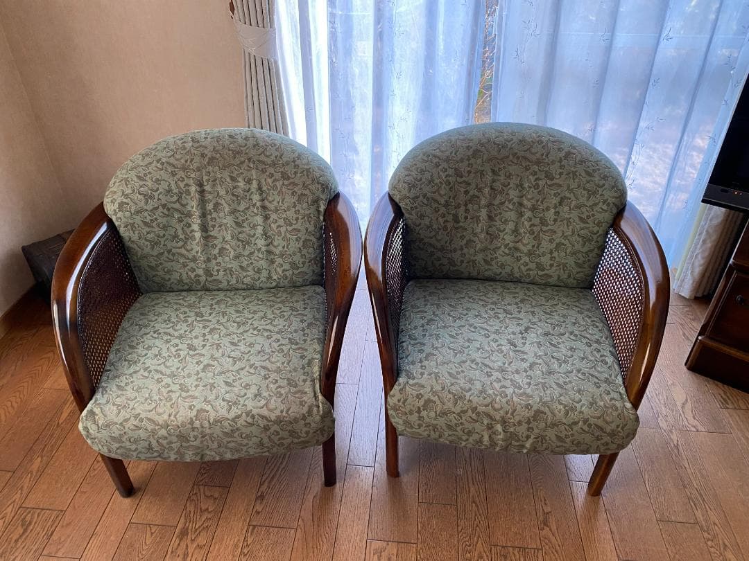 カリモク家具コロニアルシリーズのアームチェア（肘掛椅子）2脚セット