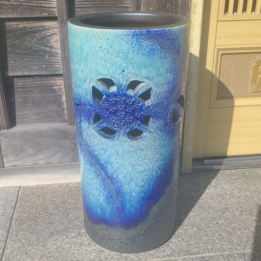 信楽焼傘立て 花彫り 高さ４６cm