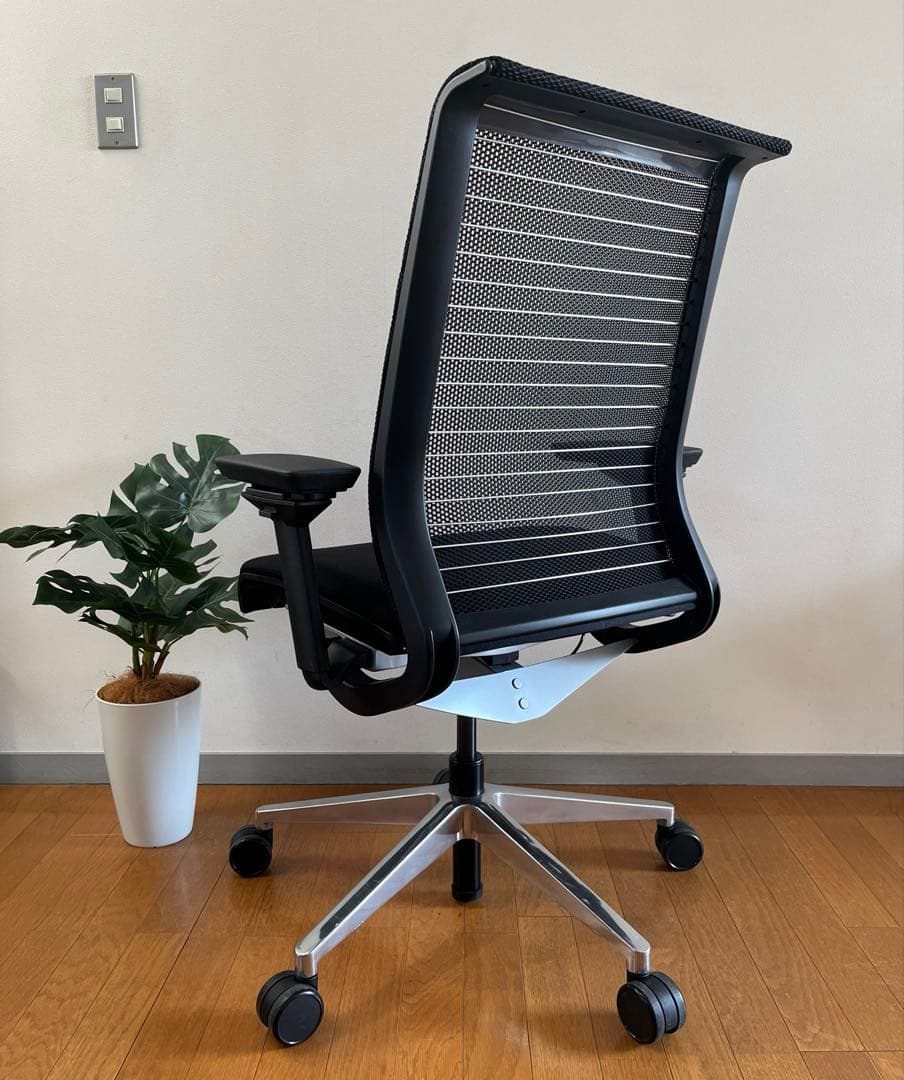 スチールケース　Think シンクチェア　背3Dニット　可動肘　メッシュチェア