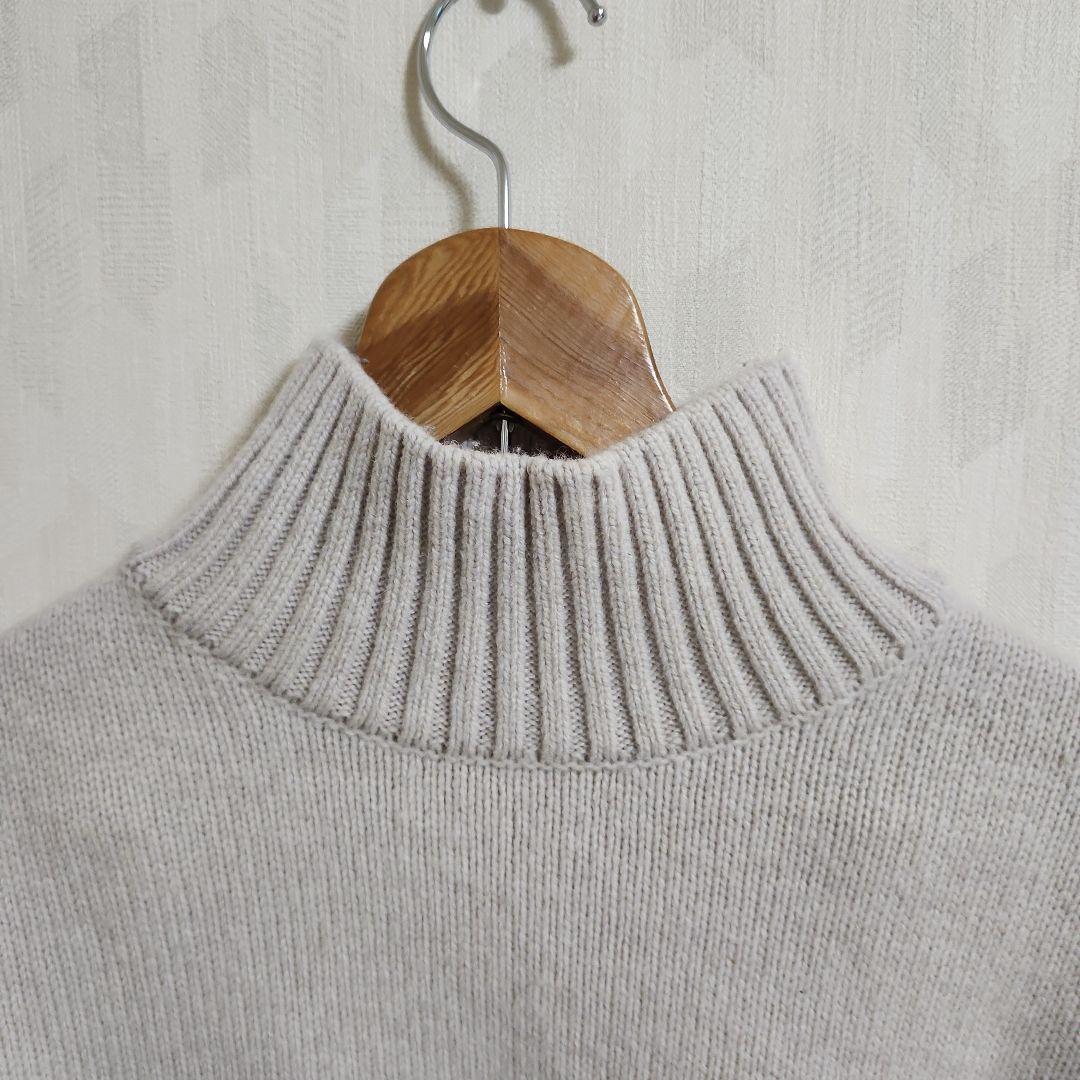 ⭐すじ⭐CINOH　チノ　ベージュ　 タートルネック ニット　革パッチ