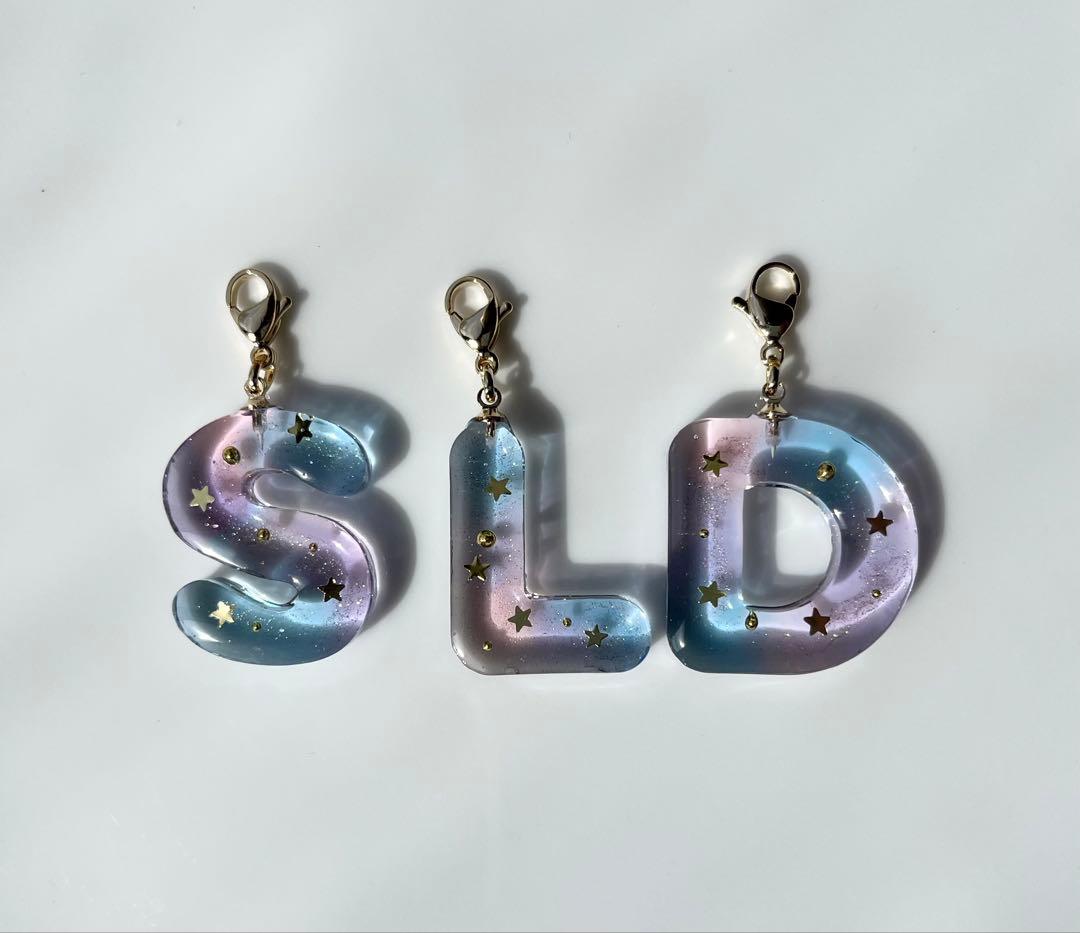 星空のイニシャルチャーム　オーダー品　参考ページ　レジン　イニシャル　星座