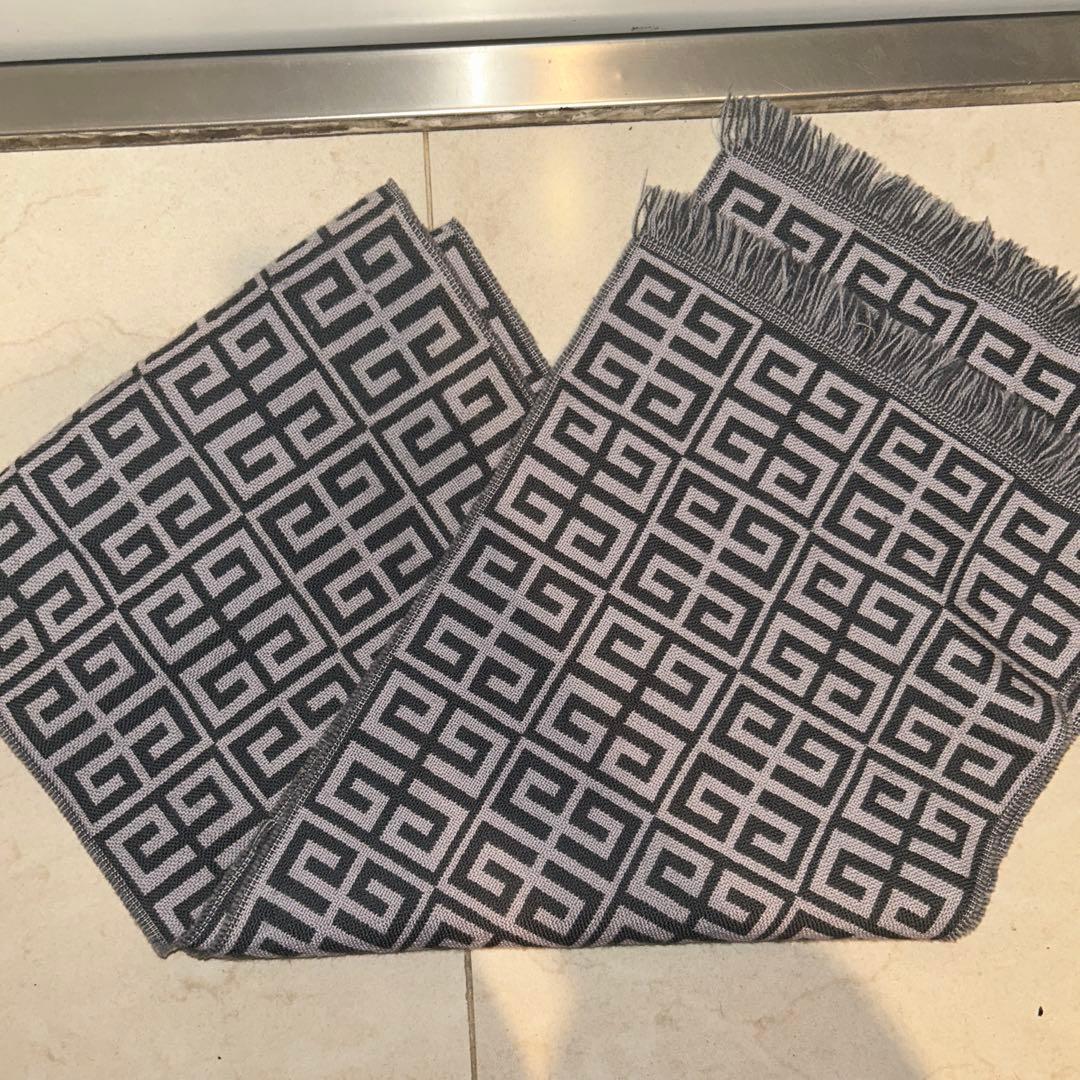 GIVENCHYマフラー