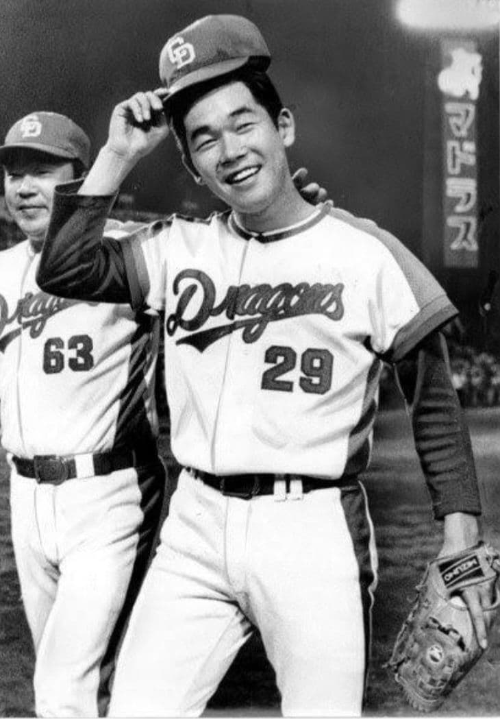 美津濃ワールドウィン硬式グローブ 中日ドラゴンズ鈴木孝政投手刺繍入り 赤カップ