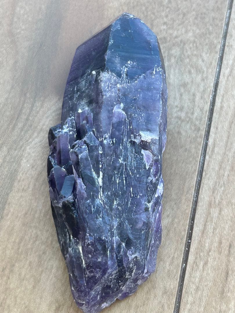 ナイジェリア産 トゥトゥクリフスアメジスト 原石 深紫の層を刻む、断崖の記憶