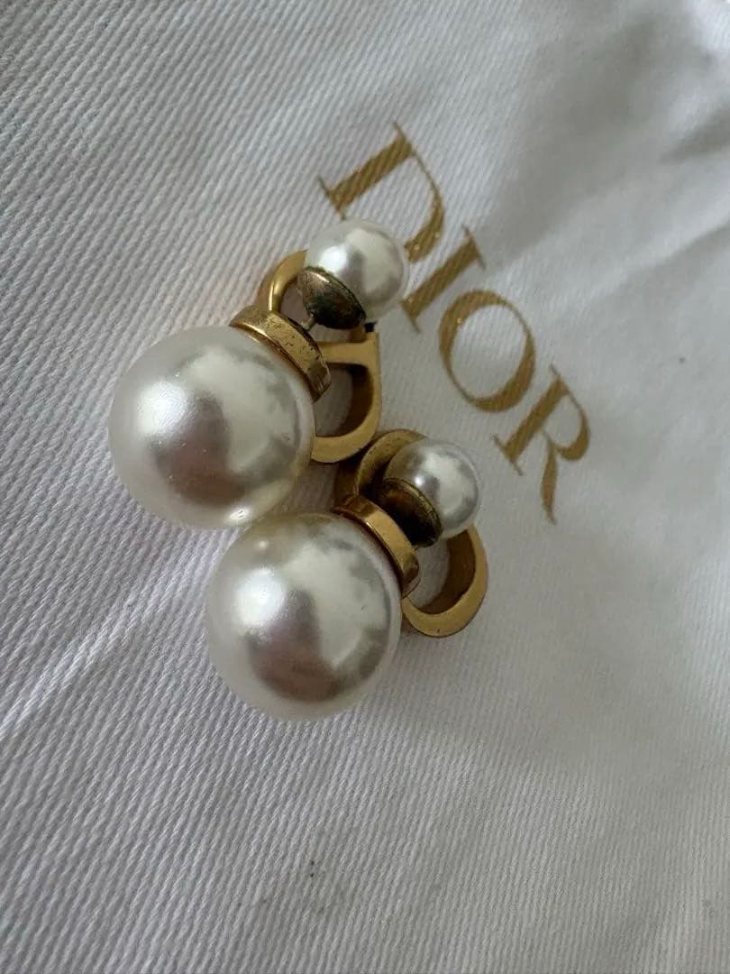 Christian Dior パールピアス　CDロゴ